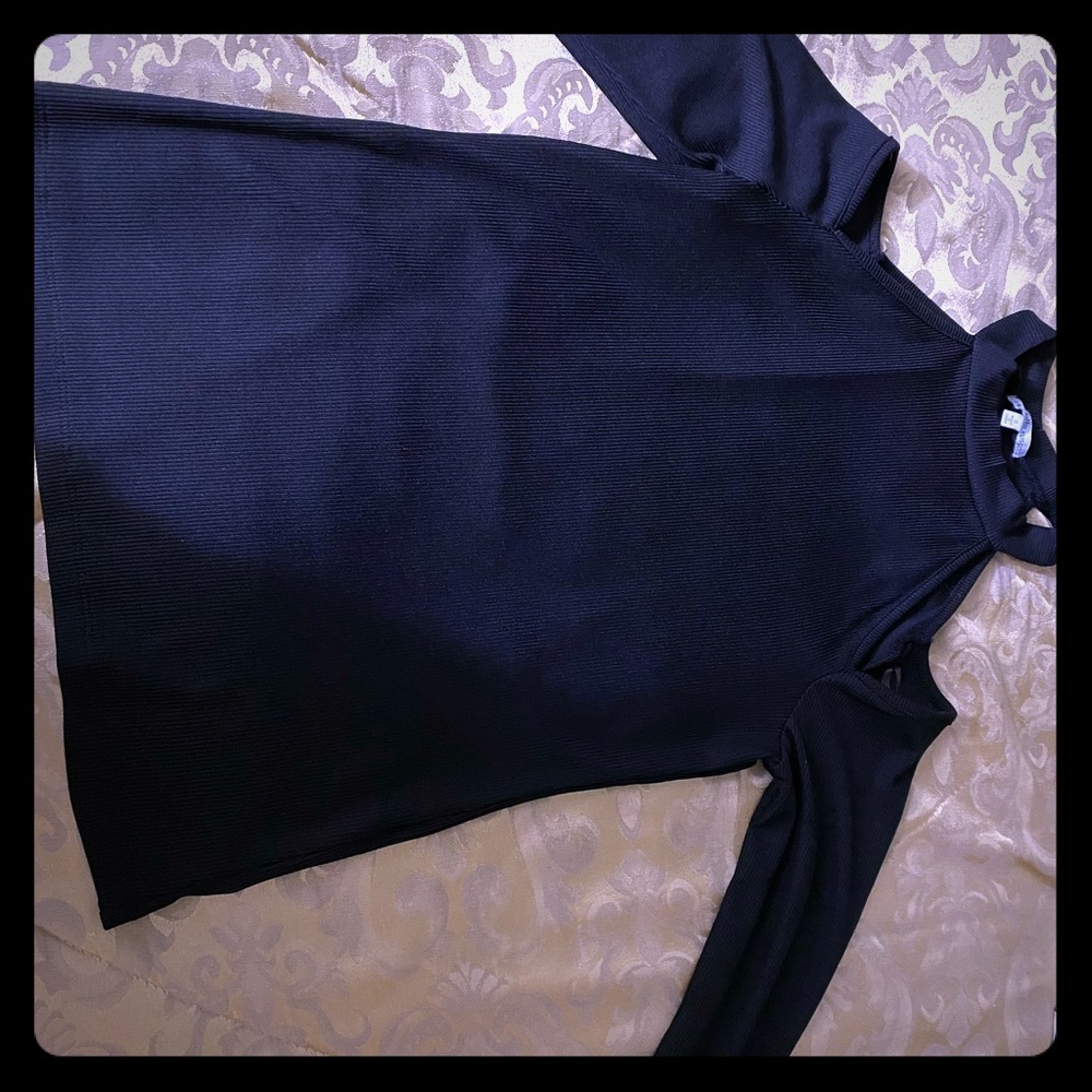 Black shoulderless long sleeve